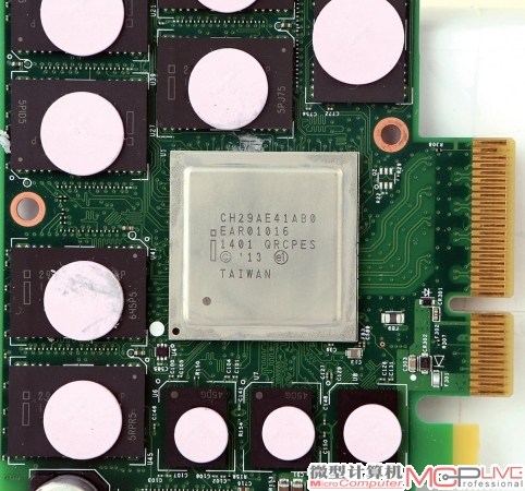 采用型号为CH29AE41AB0的18通道NVMe主控芯片，其工作频率为400MHz，具体细节英特尔尚未公开；闪存颗粒为HET e-MLC，可承受写入量达到惊人的12119TB！要知道采用常规MLC闪存颗粒的普通固态硬盘可写入量一般仅在200TB以内。