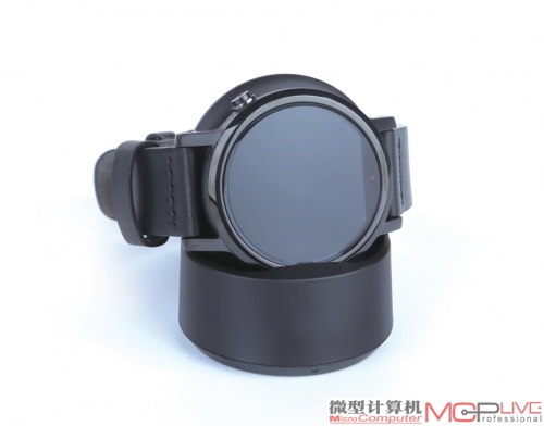 先手表，再智能 Moto 360